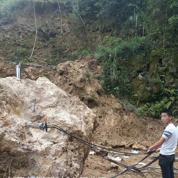 矿山开石头液压劈裂机配套效果更好