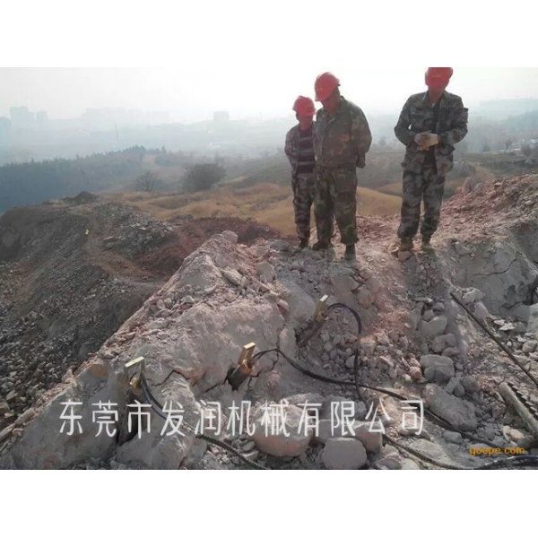 房地产基坑中岩石的破拆设备手持式液压劈裂机玉石开采机简介