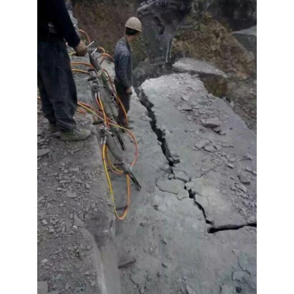 铁路公路建设工程作业劈石头用岩石分裂机​