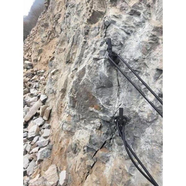 鹰潭市拆除无声液压劈裂棒设备
