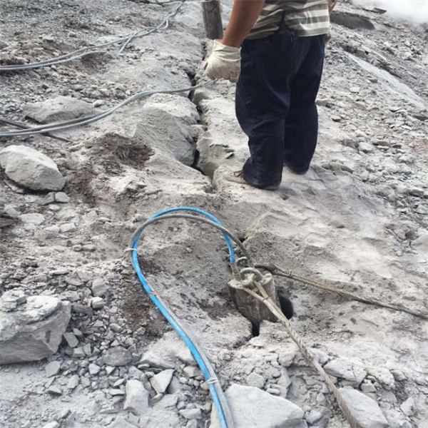 福建省快速拆除石头液压劈裂机设备