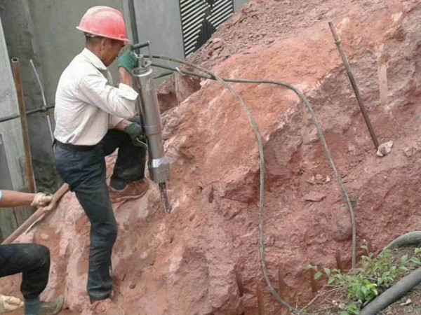 工程建筑拆除混凝土液压分裂机设备